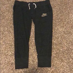 Nike jogger capris